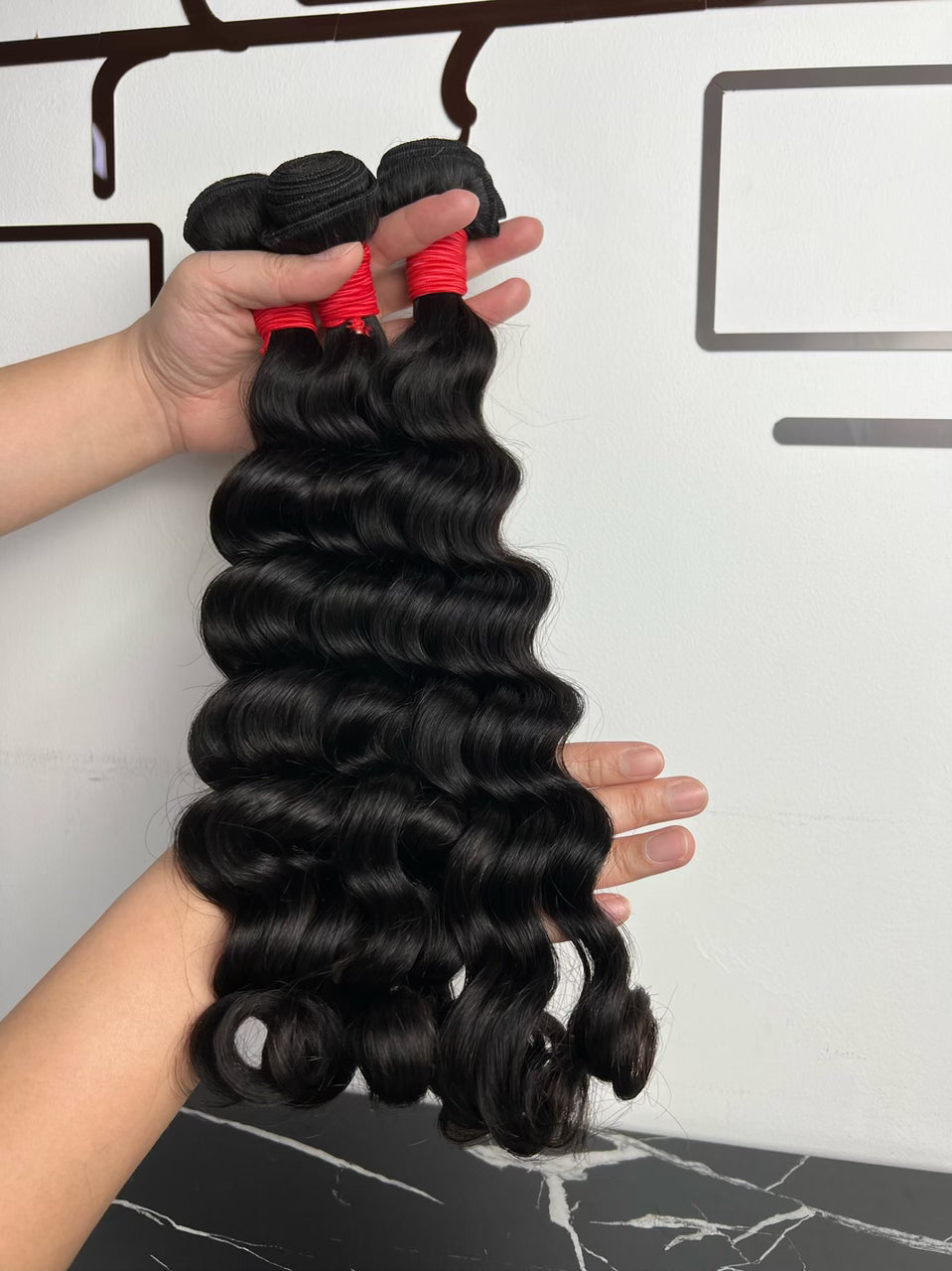 Loose Deep Bundles